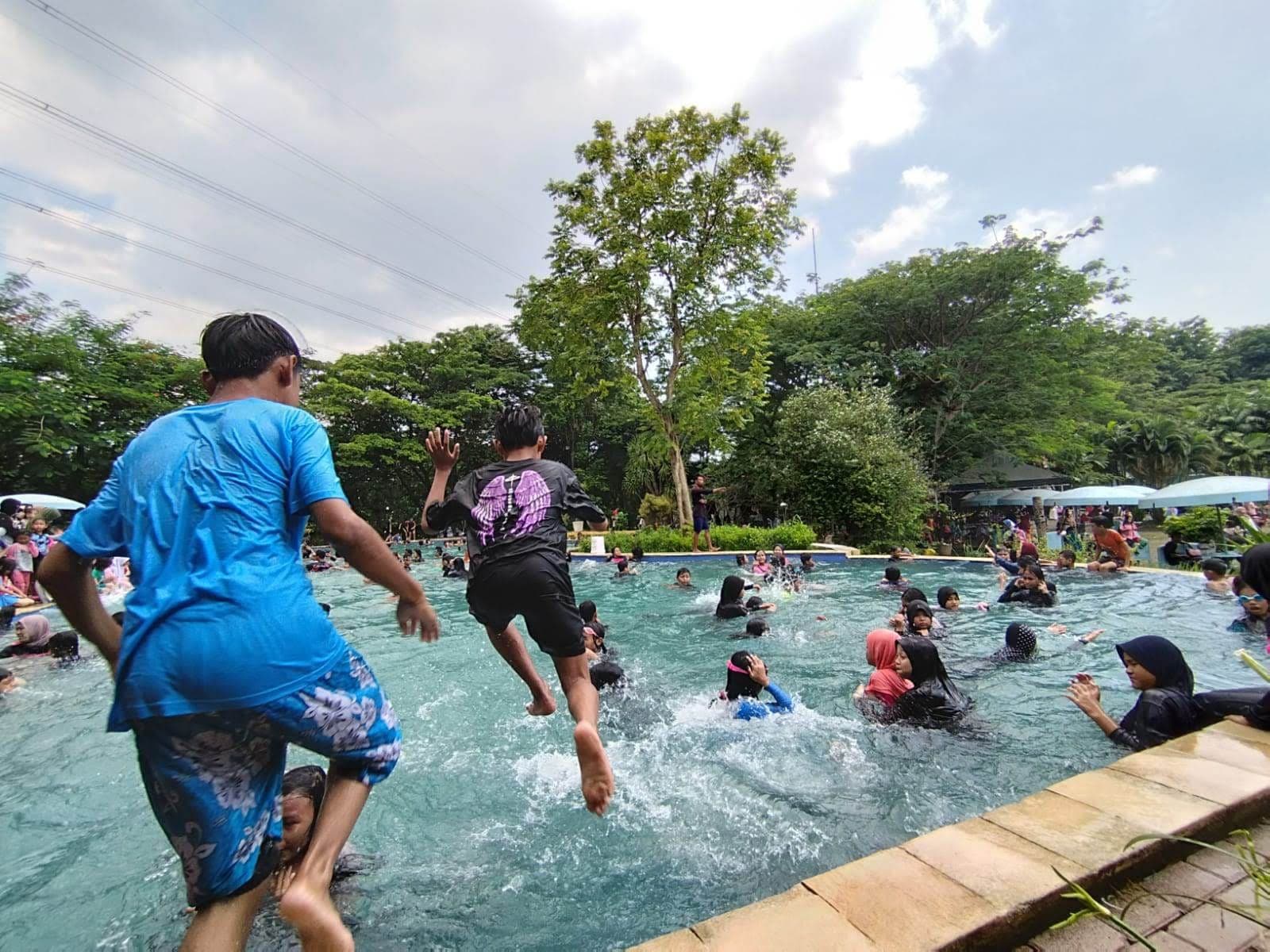 https://apiv2.easyticket.id/storage/destination/4fea76bc-0bdb-4e0d-ba45-719dac49e1b0.jpeg